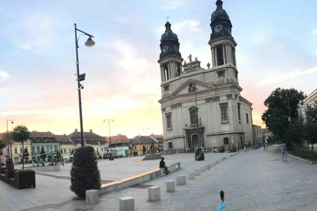 Ház saját udvarral a történelmi belvárosban Pápa Extérieur photo